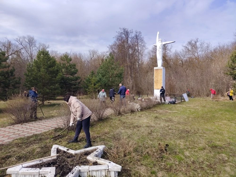 Сегодня коллектив нашего Центра активно включился в областной субботник! Вооружившись п...