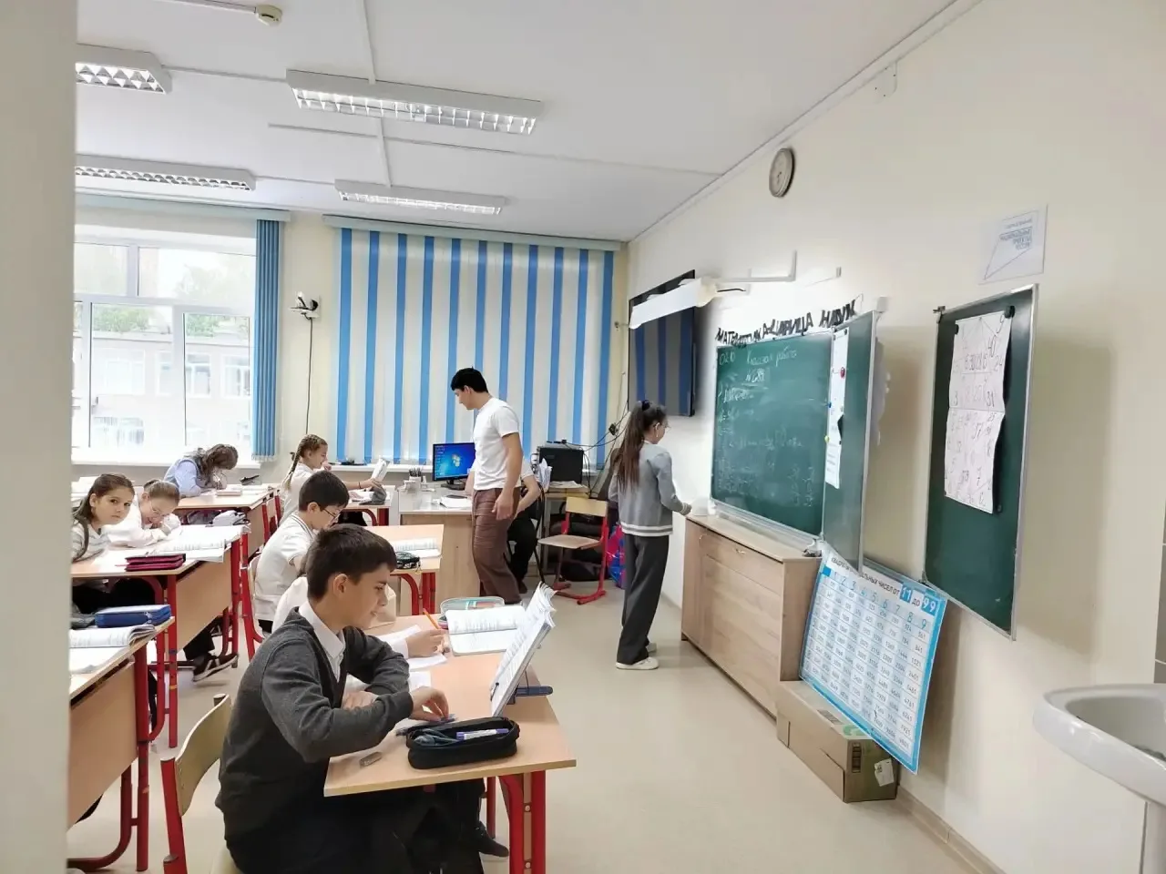 2 октября старшеклассники нашей школы, в том числе ученики педклассов, провели уроки са...