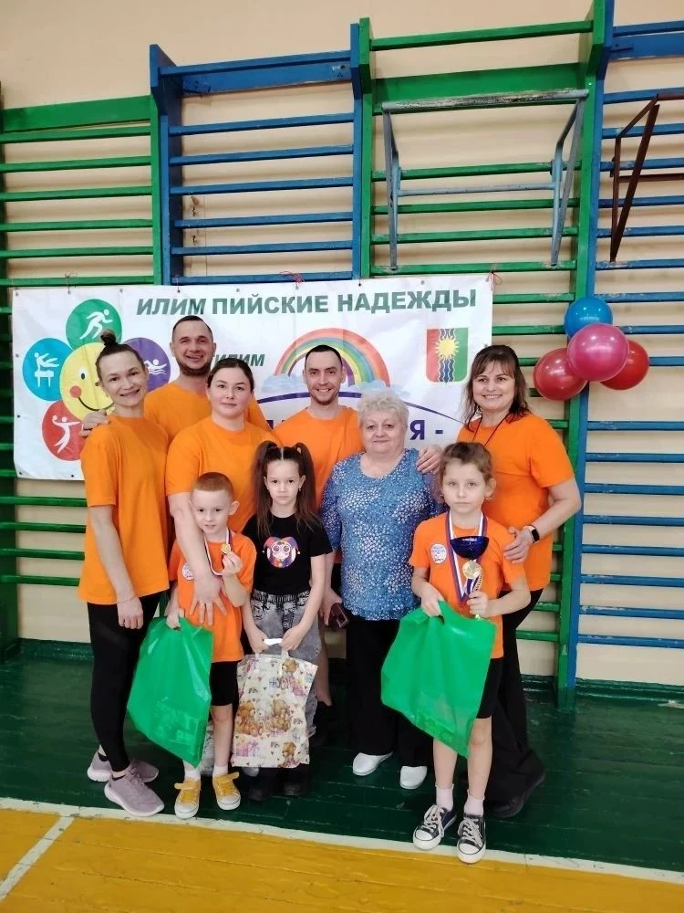 21 марта прошли городские спортивные соревнования "Папа, мама, я - здоровая семья". Поздравляем с по