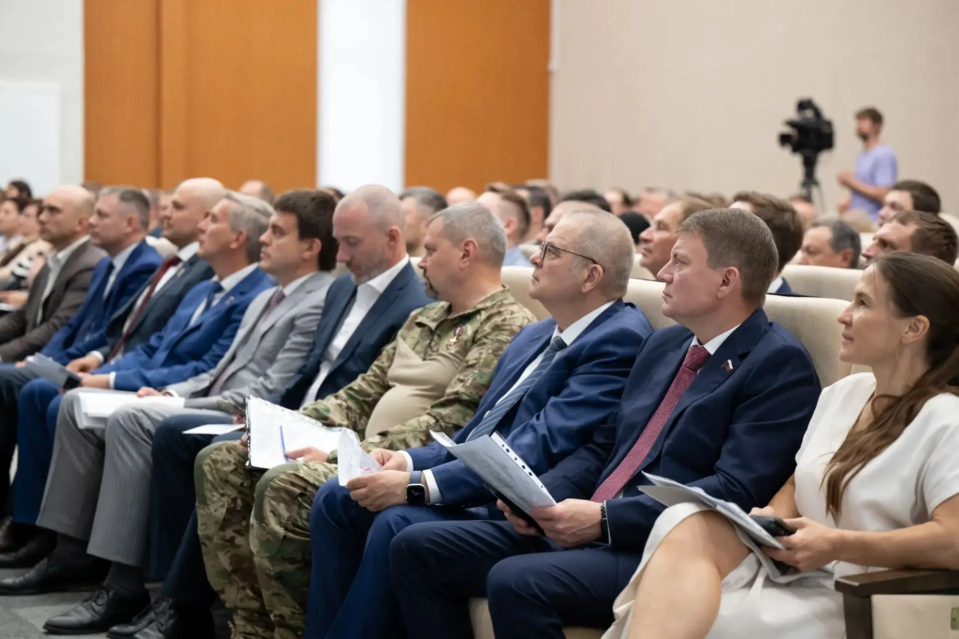 Принял участие во втором этапе региональной конференции.