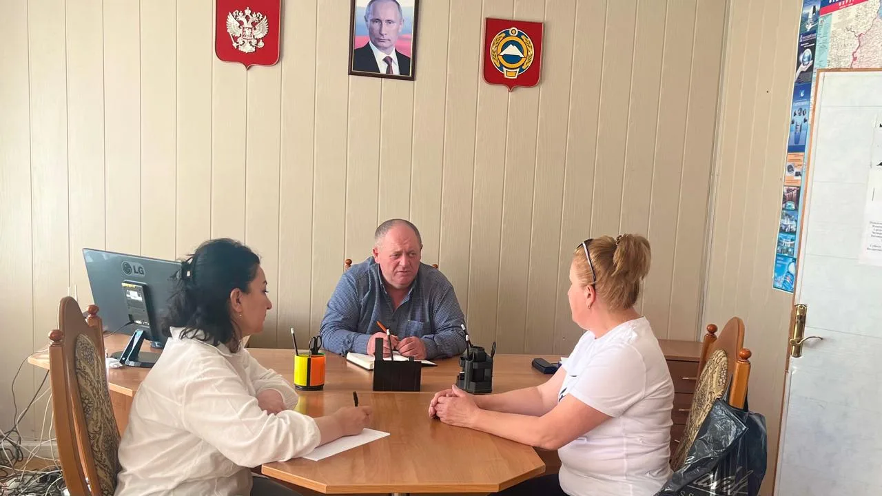 Сегодня в посёлке Орджоникидзевский в администрации прошел прием граждан, который открыл глава посёл
