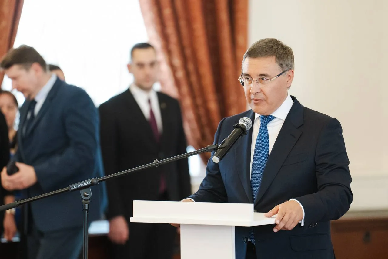 Валерий Фальков в преддверии Дня России вручил государственные награды ученым и преподавателям

Сотр