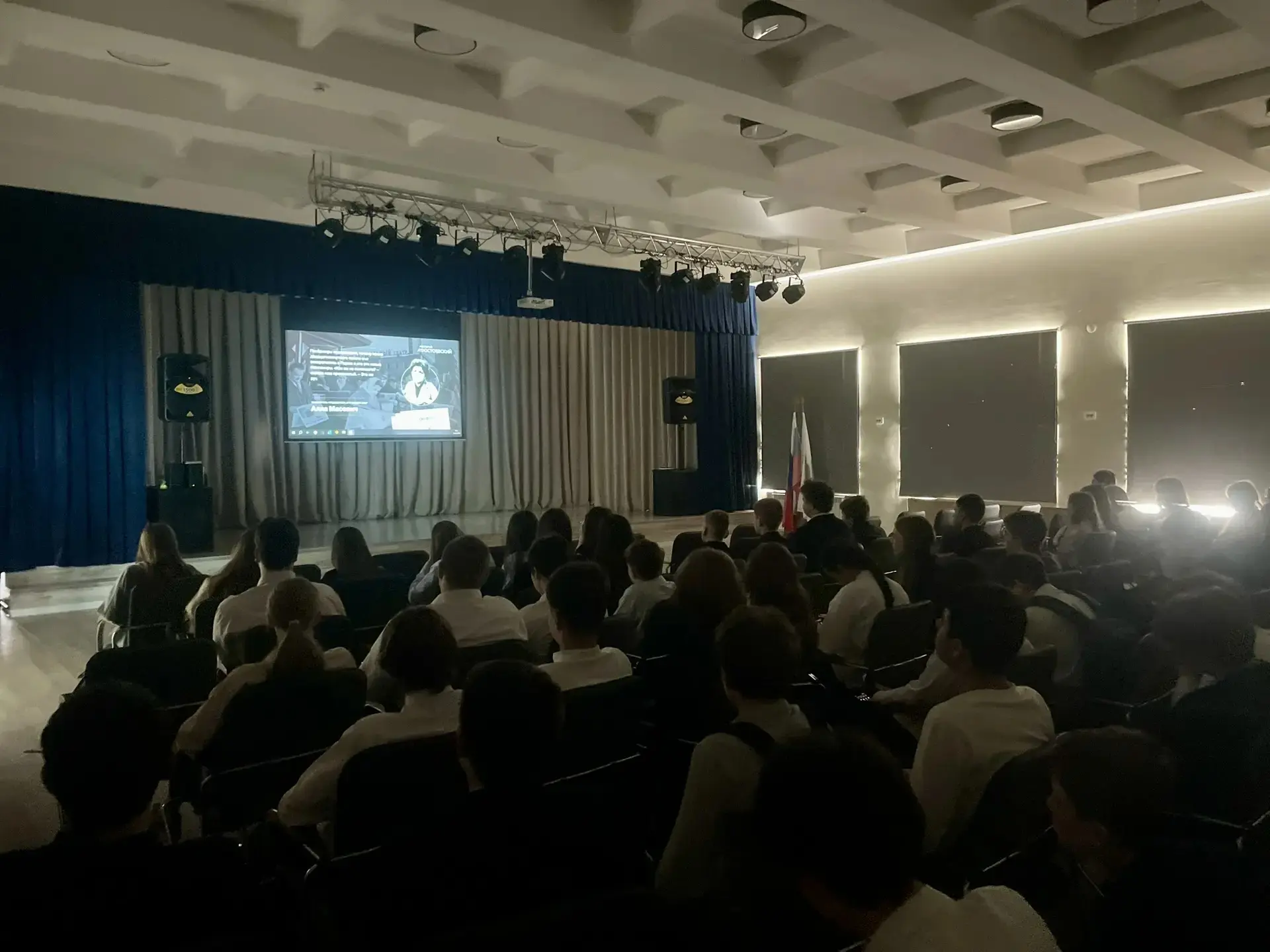 🌠 Просмотр фильмов, посвящённых декаде Гагарина и первому выходу человека в открытый космос 🛰️  Сего