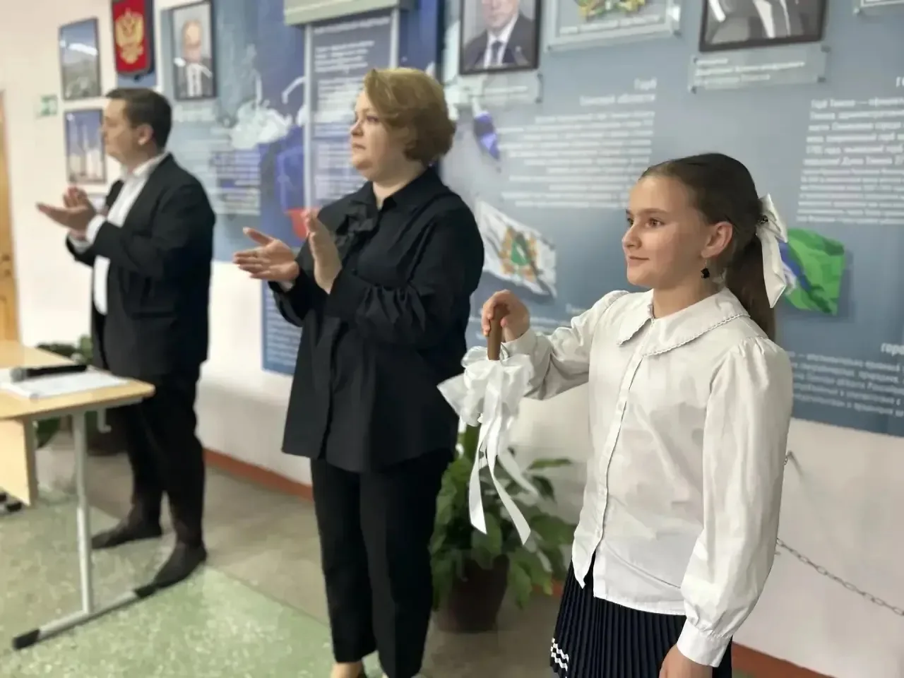 📢 В нашей школе прошли торжественные линейки, посвященные завершению учебного года!  Вот и пролетел 