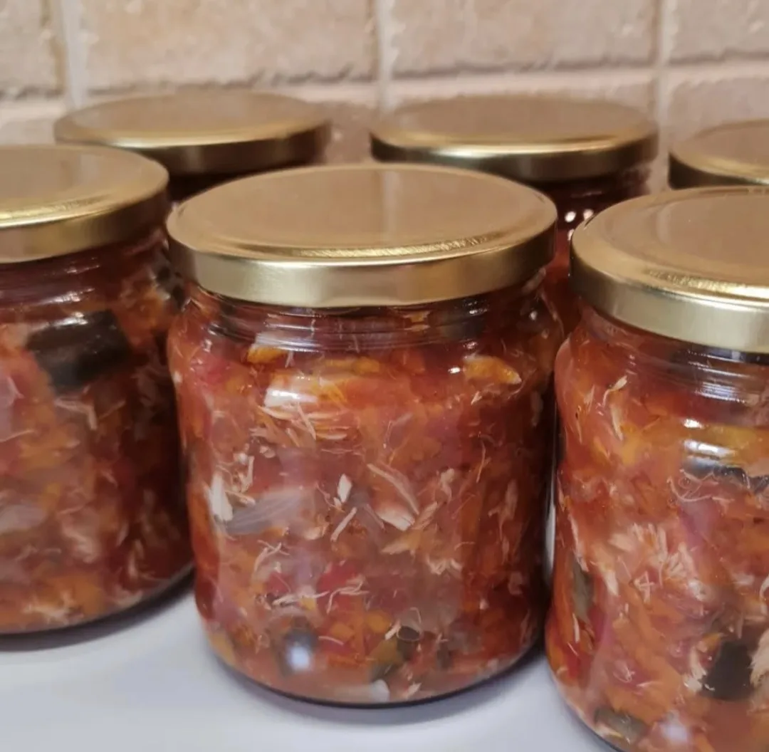 ЗАКУСКА НА ЗИМУ СО СКУМБРИЕЙ🔥
Я - опытный банкокрУт и мне достаточно почитать рецепт, чтоб понять с