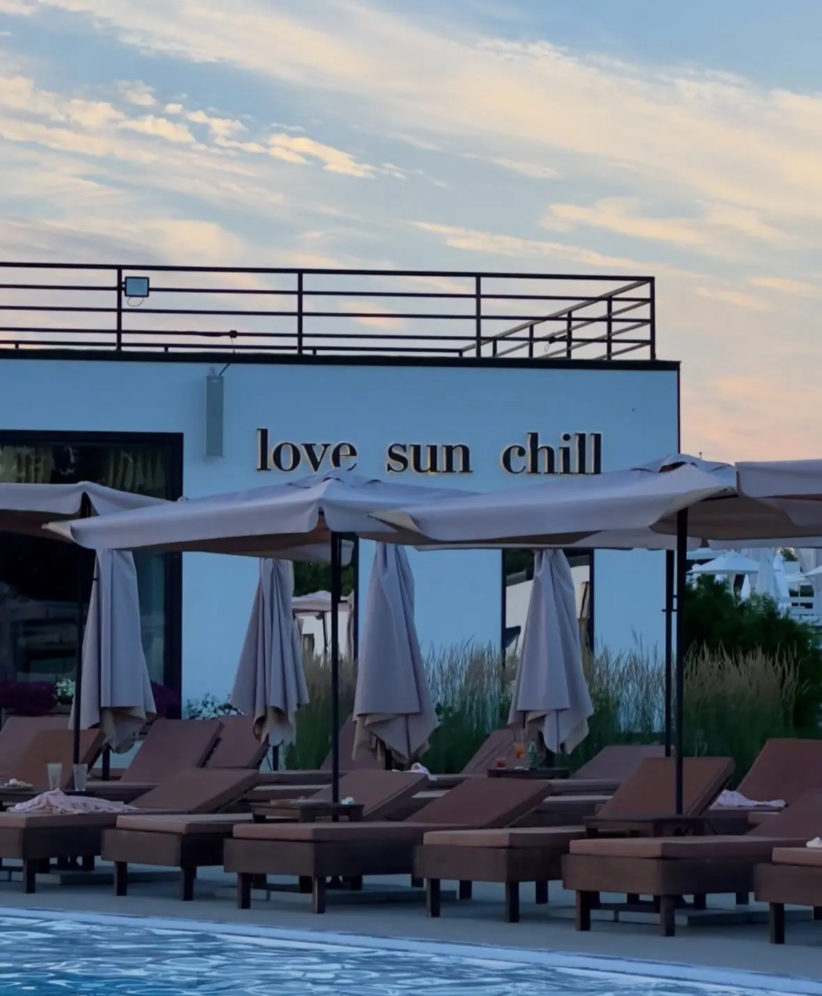 Jani Resort
📍с. Айдарово, 4-я промышленная зона, 18

Фото: annas__memories__

Подписывайтесь на «Се
