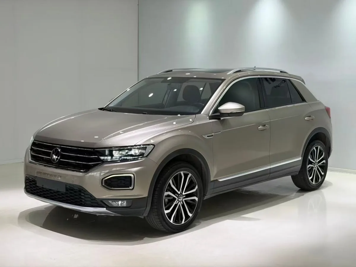🇨🇳 Volkswagen T-Roc 280TSI DSG Plus 1.4 · 2022