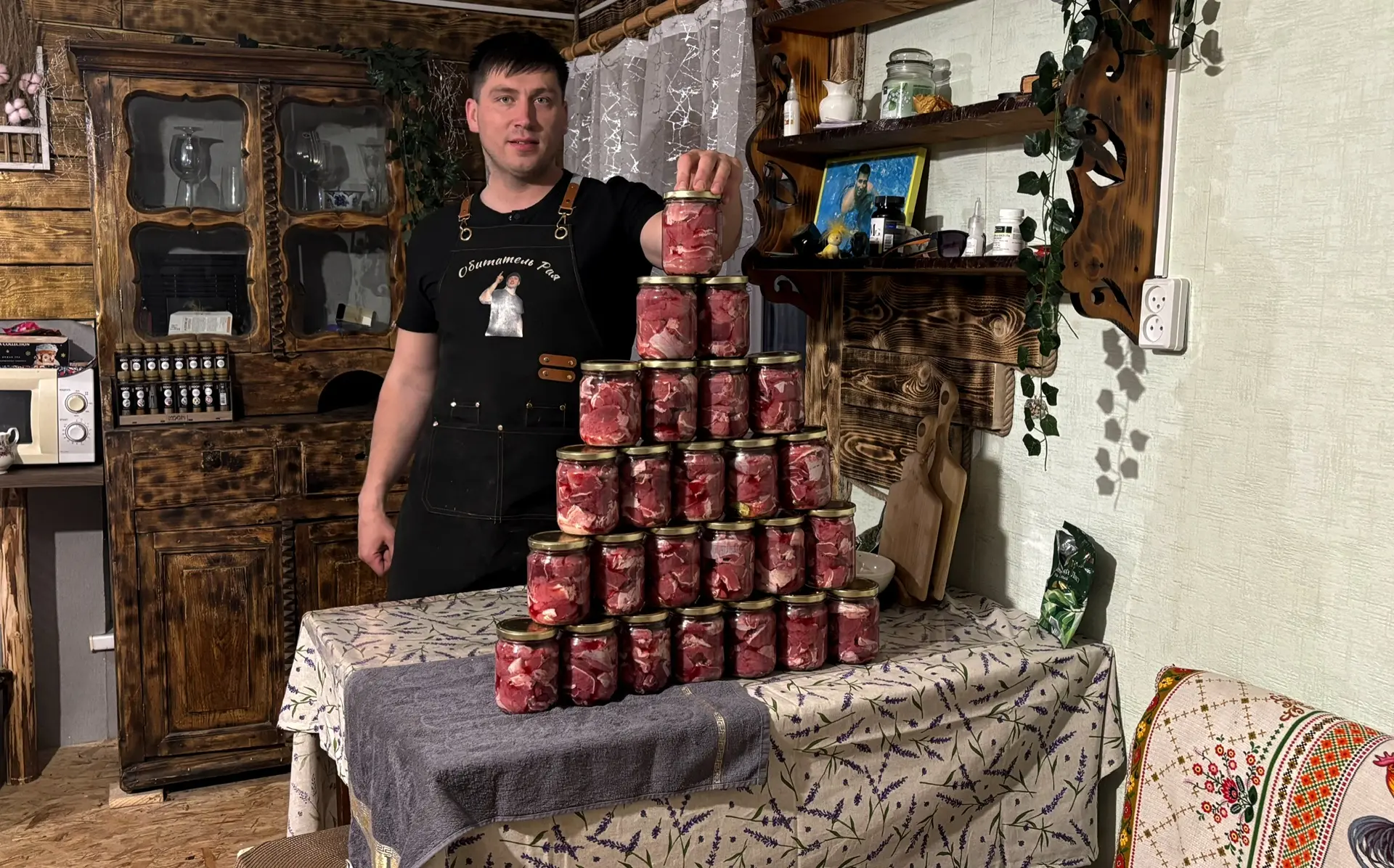 На днях мне досталось очень много свежего мяса. Долго стоял над столом и размышлял, что...