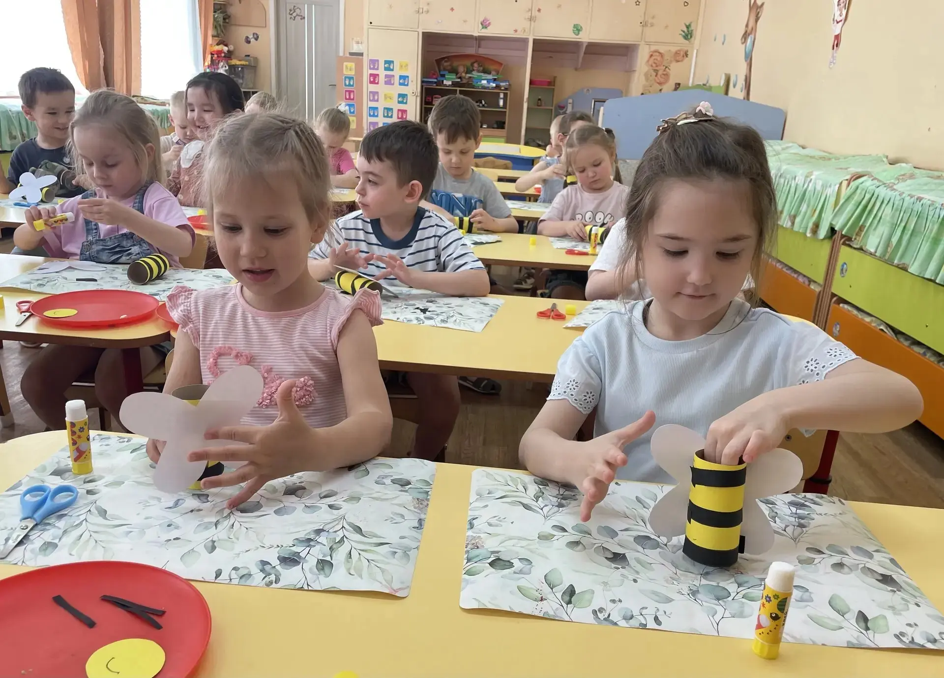 Всемирный день пчел  МОУ"СОШ № 2" г. Истра корпус 1-22 Занятие по аппликации в средней группе № 5 «К