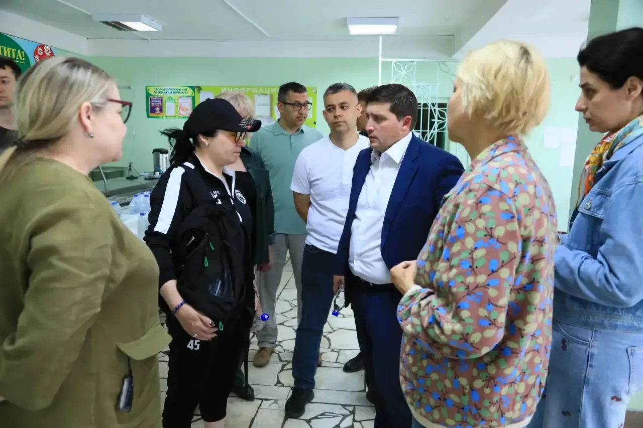 Сегодня утром на Закамскую зону была совершена атака БПЛА. Беспилотник попал на жилой д...