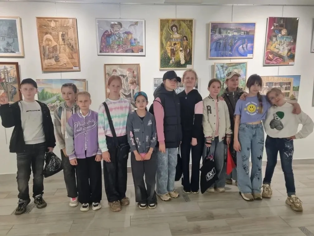 🎨🫟Сегодня 2 отряд посетил гостеприимную художественную школу  номер 1. 
Ребята познакомились с раб