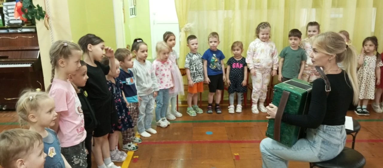 ✨ «Сказка в музыке» ожила! ✨

👦 Ребята второй младшей группы «Солнышко» и средней группы «Родничок»
