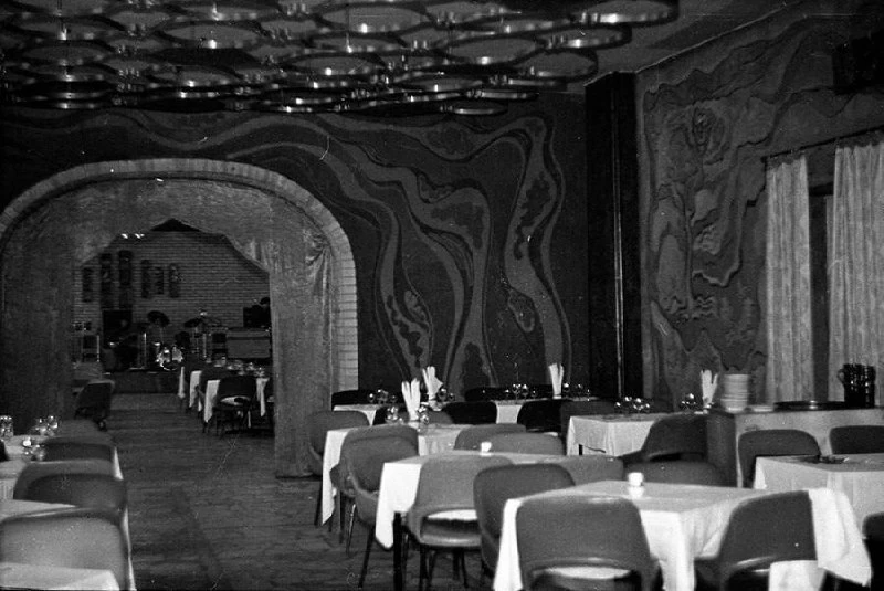 🍽️ Интерьер ресторана «Даурия», 1977 год. Ресторан находился по адресу Профсоюзная, 17.