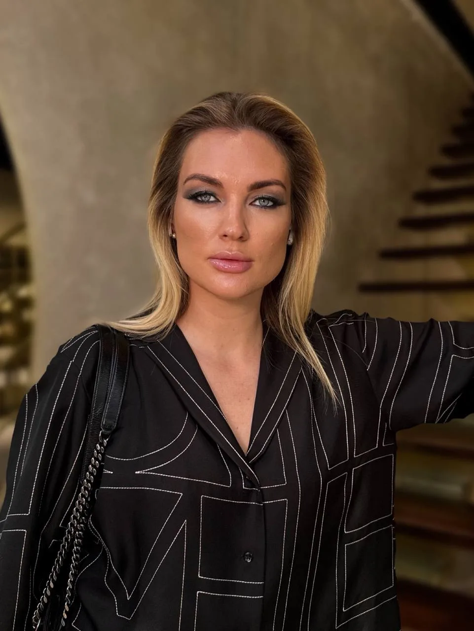 Глубина взгляда 💎

Вечерний макияж 😍 от нашего визажиста и бровиста Анны Антонян 💄 для гостьи Еле