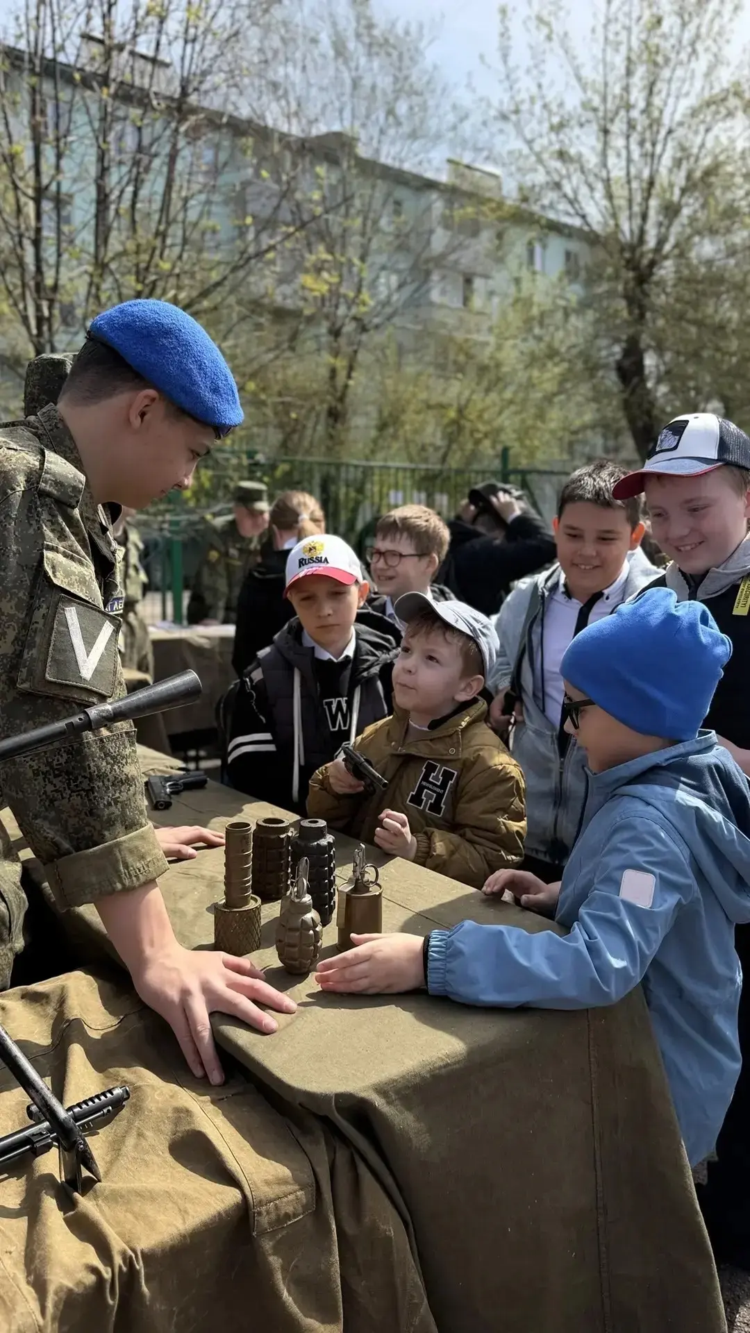 9 мая — праздник со слезами на глазах, и в нашей школе мы стараемся, чтобы эти эмоции передавались о
