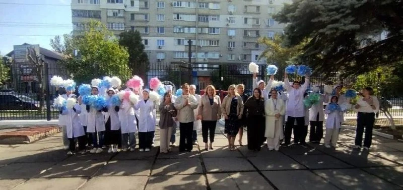 🇷🇺 Студенты Бердянского медколледжа провели флешмоб ко Дню воссоединения
