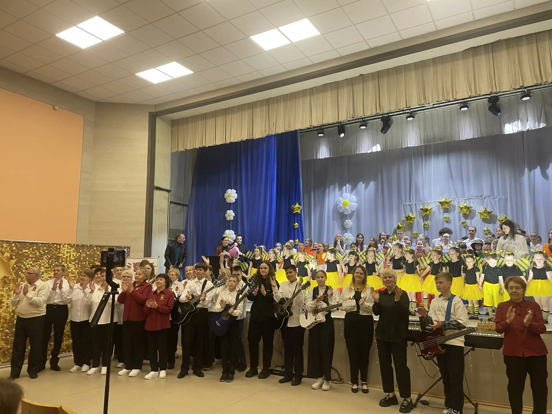 🎭 Отчётный концерт «Мир, в котором мы живём»

23 мая в Доме творчества состоялся ежегодный отчётный