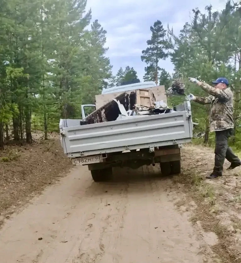 📣Убрали мусор 
в лесном массиве 

на территории🌲
Заиграевского лесничества

Сотрудники РАЛХ
⬇️
выв