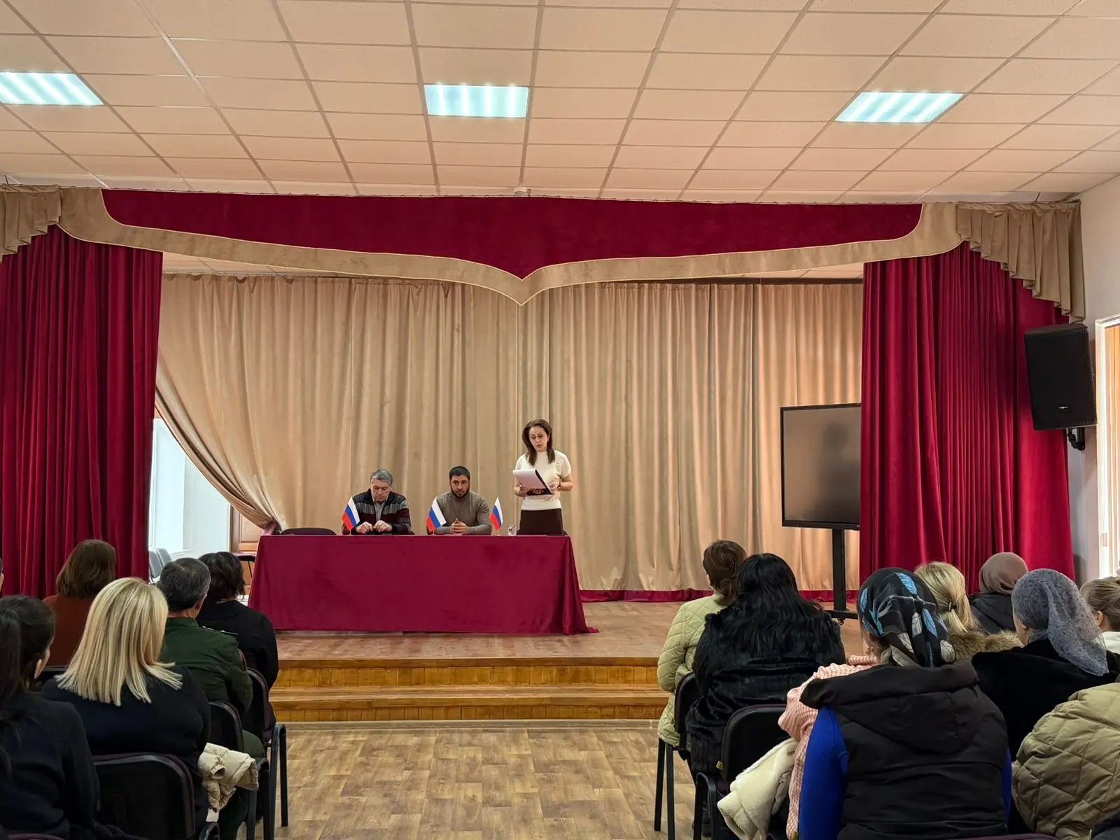 Сегодня в школе состоялось общее родительское собрание.