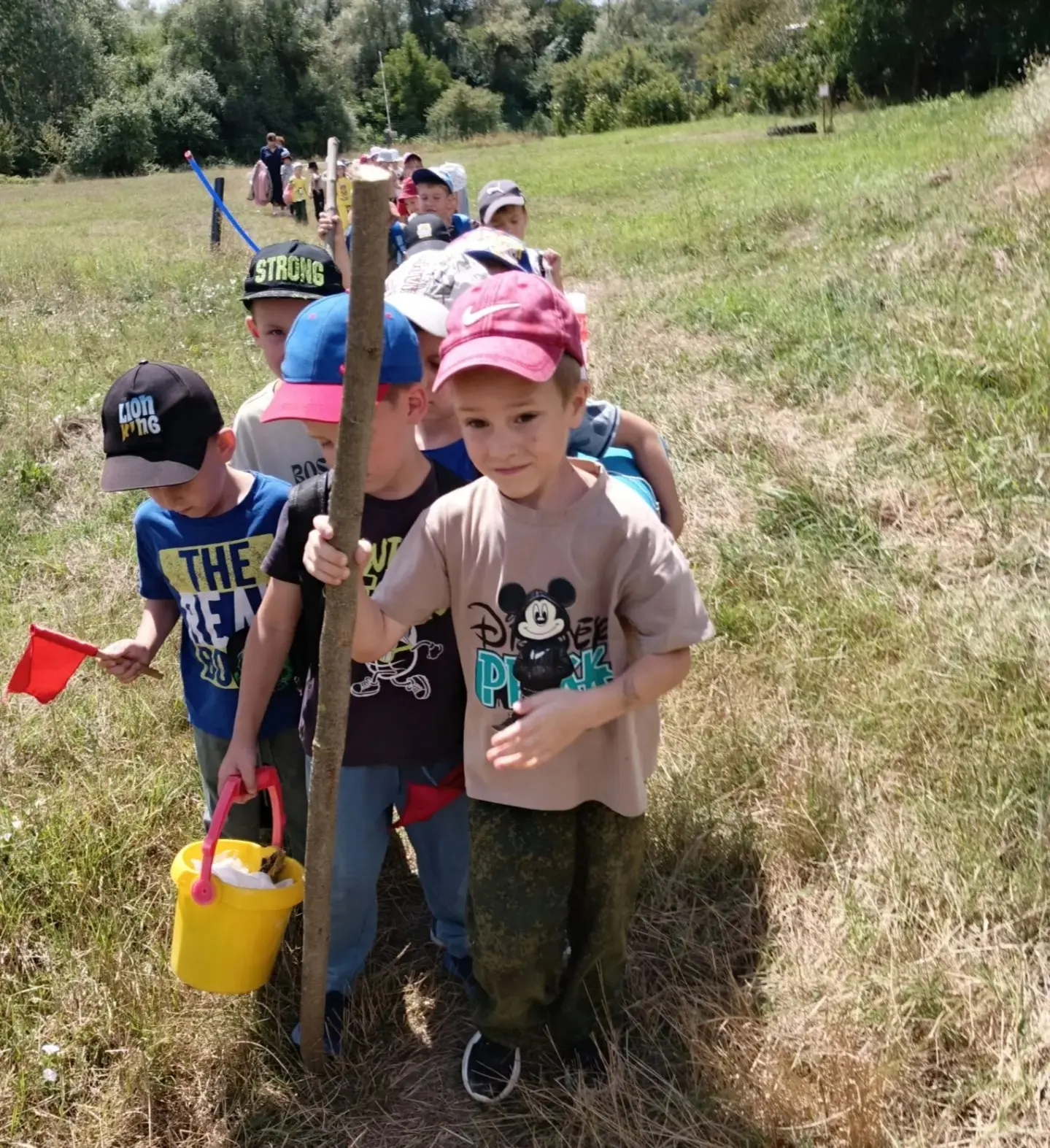 🏕️ Поход к реке

Юные туристы из подготовительной группы завершили неделю захватывающим пешим поход