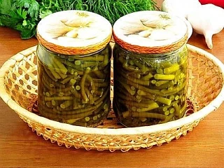 Маринованные стрелки чеснока — вкусная заготовка на зиму

Молодые чесночные стрелки отлично подходят