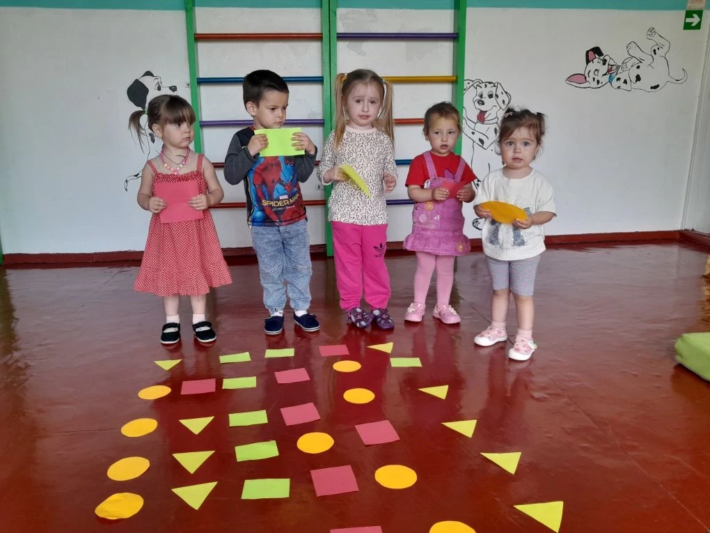 В младшей группе «Радуга» состоялось необычное и увлекательное занятие, объединившее в ...