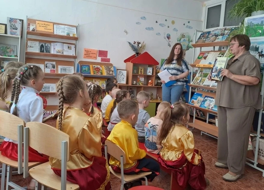 📚 В библиотеке хутора Старая Станица юным читателям рассказали о славе донского казачества  ✅ В рамк