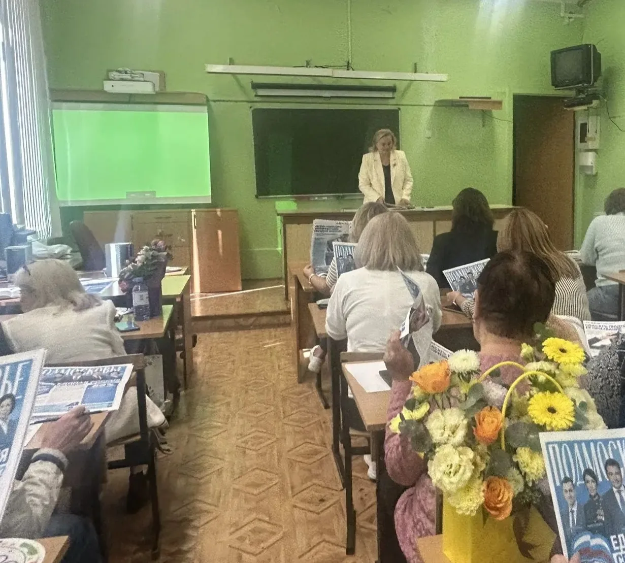 🎉 Сегодня в МАОУ СОШ №10 — первый педсовет в новом учебном году! 🍂📚