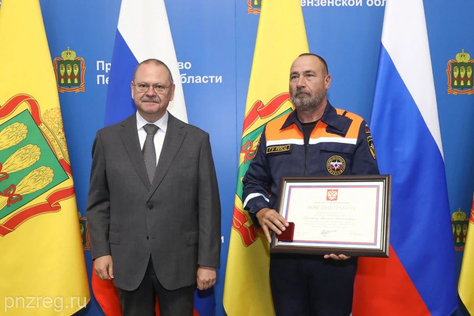 Олег Мельниченко поблагодарил отличившихся в труде пензенцев за работу на благо региона