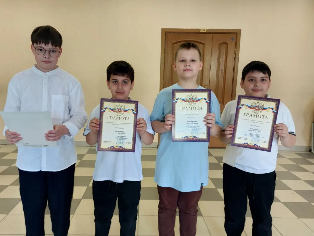 ТОРЖЕСТВЕННЫЕ ЛИНЕЙКИ НА ДАНИЛОВСКОЙ НАБЕРЕЖНОЙ  🎓 Сегодня в корпусе на Даниловской набережной нашей