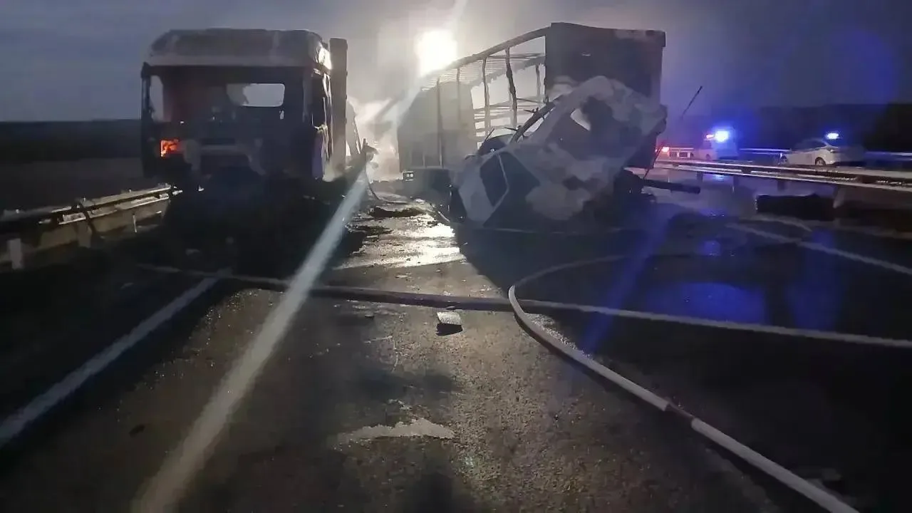 🔥 Две фуры столкнулись и загорелись на трассе Кемерово — Новокузнецк