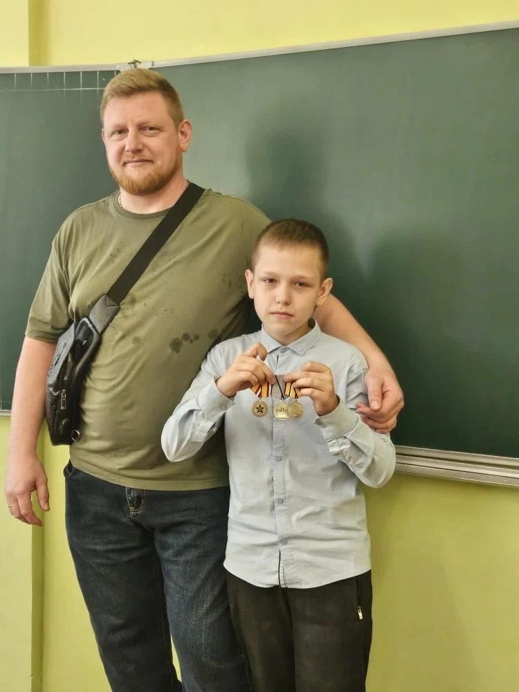 Встреча с Героем  ⭐ 8 мая, в преддверии великого праздника Победы, ученики 5 Д класса стали участник
