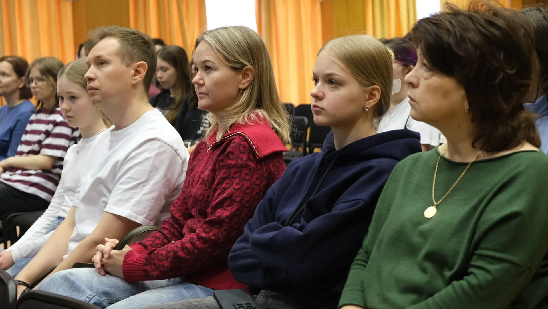 🩺📸 Поступай в предпроф!  Как выбрать свой путь в 10 классе? Ответ на этот вопрос искали будущие деся