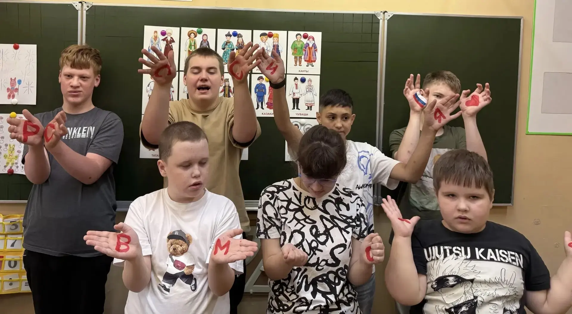 🔆 Сегодня в лагере прошёл яркий и душевный праздник — фестиваль народов России. Ребята в доступной 