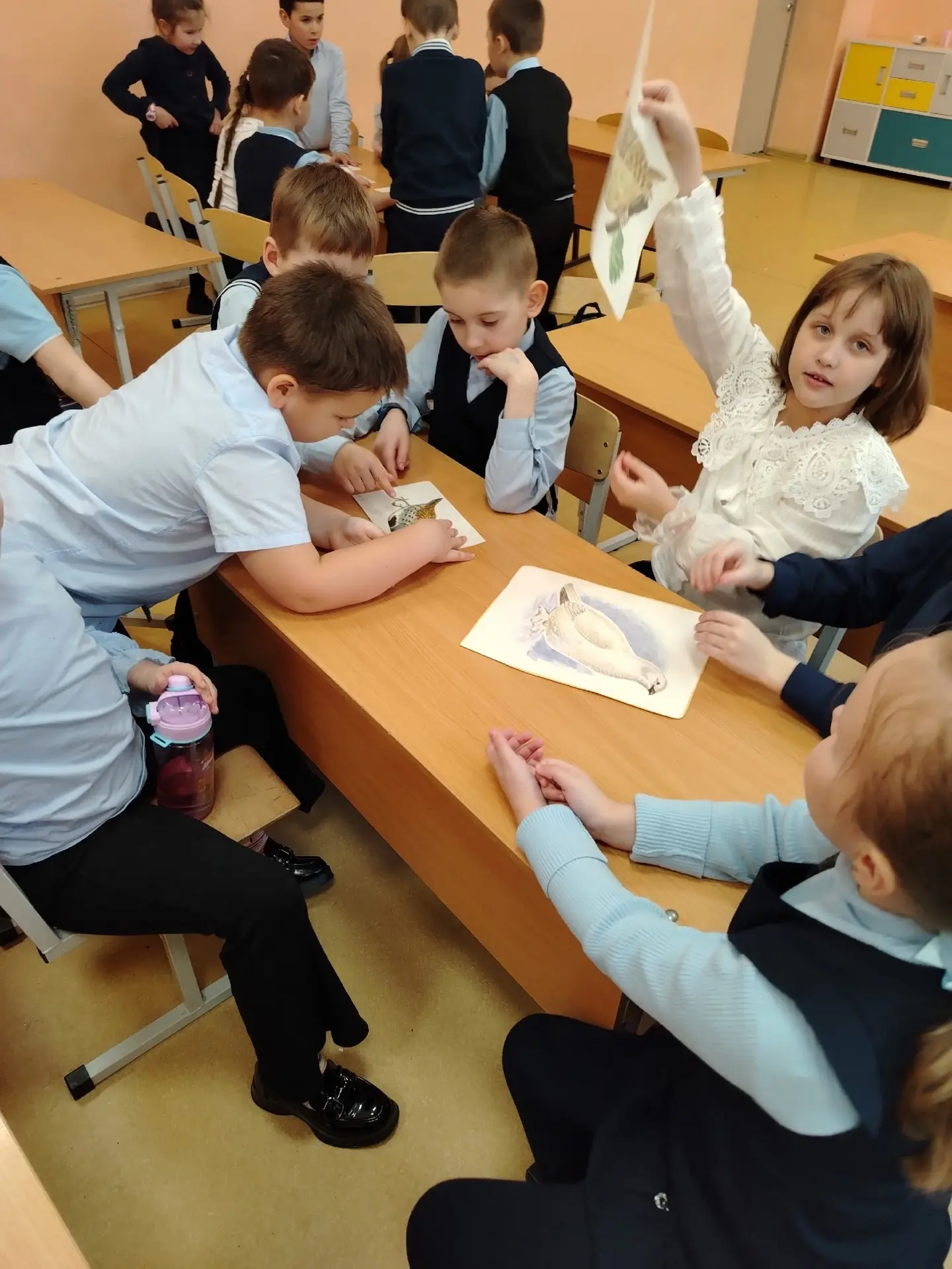 Наши первоклассники из 1 «А» и «Б» классов отправились в захватывающее "Путешествие по лесным тропин