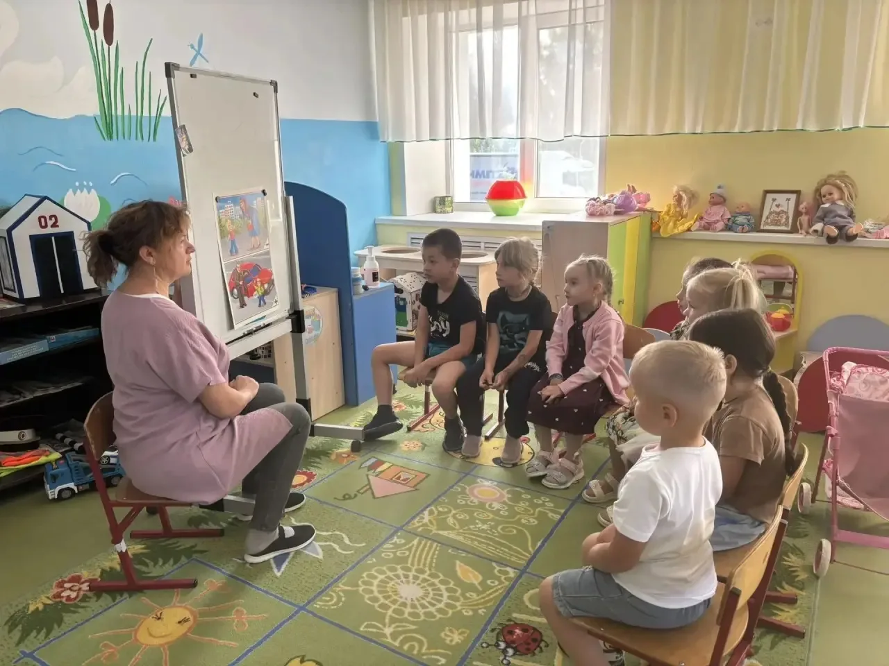 🎉 В рамках месячника безопасности воспитанники старшей группы провели важную беседу на...