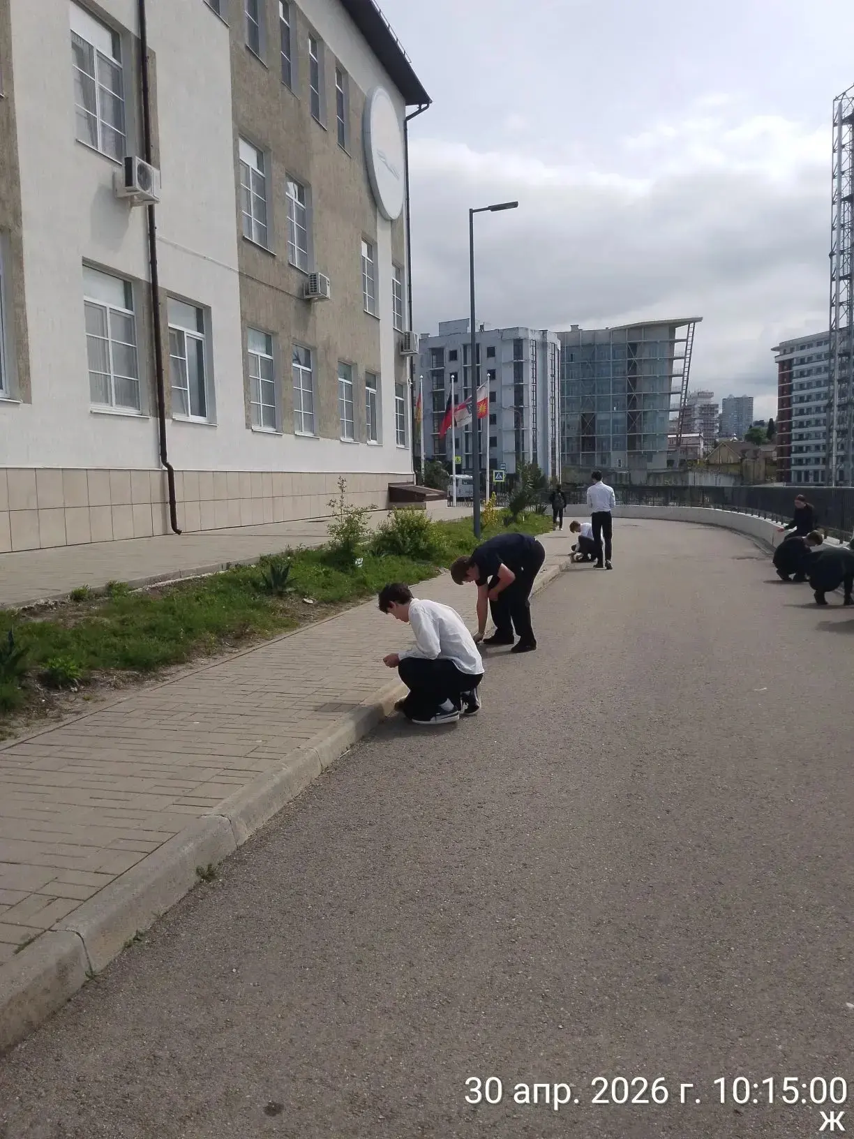 🌿Чистый четверг: старшие классы – в деле!   🌿Сегодня девятые классы нашей школы приняли участие в еж