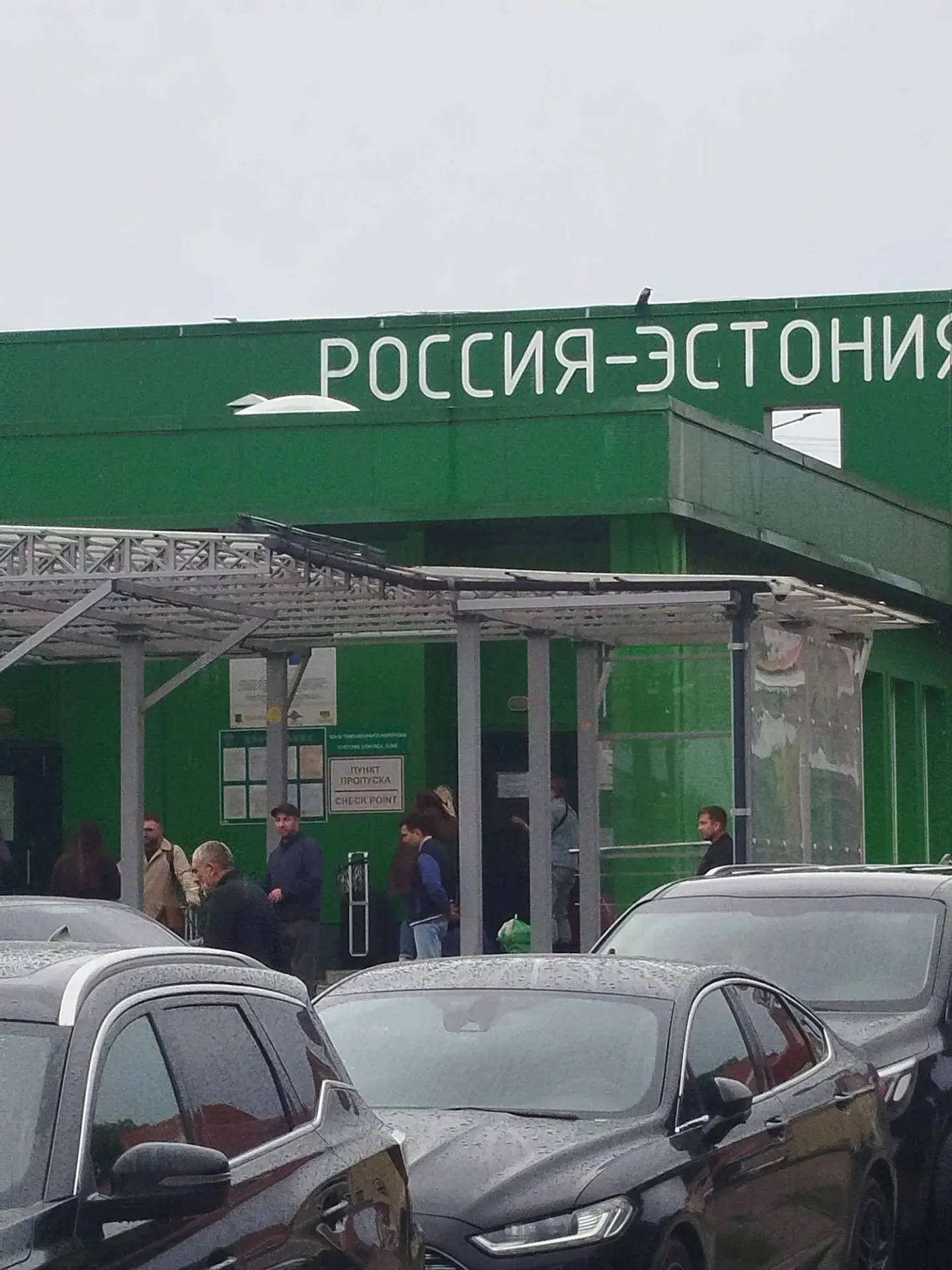 Камера - очередь из Нарвы (Эстония) в Россию https://balticlivecam.com/ru/cameras/eston...