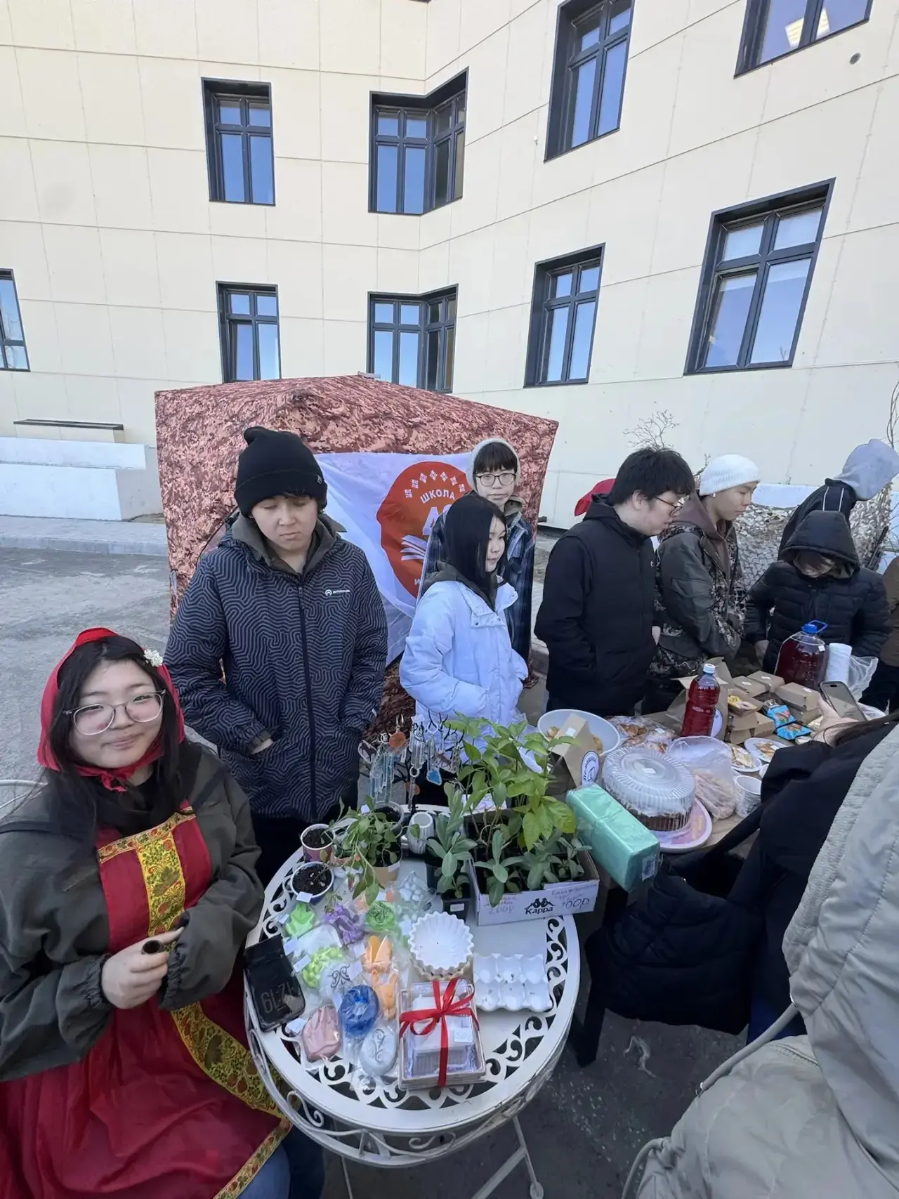 🌸Весенняя ярмарка в школе: заряд бодрости и весеннего настроения! В нашей школе прошла долгожданная 