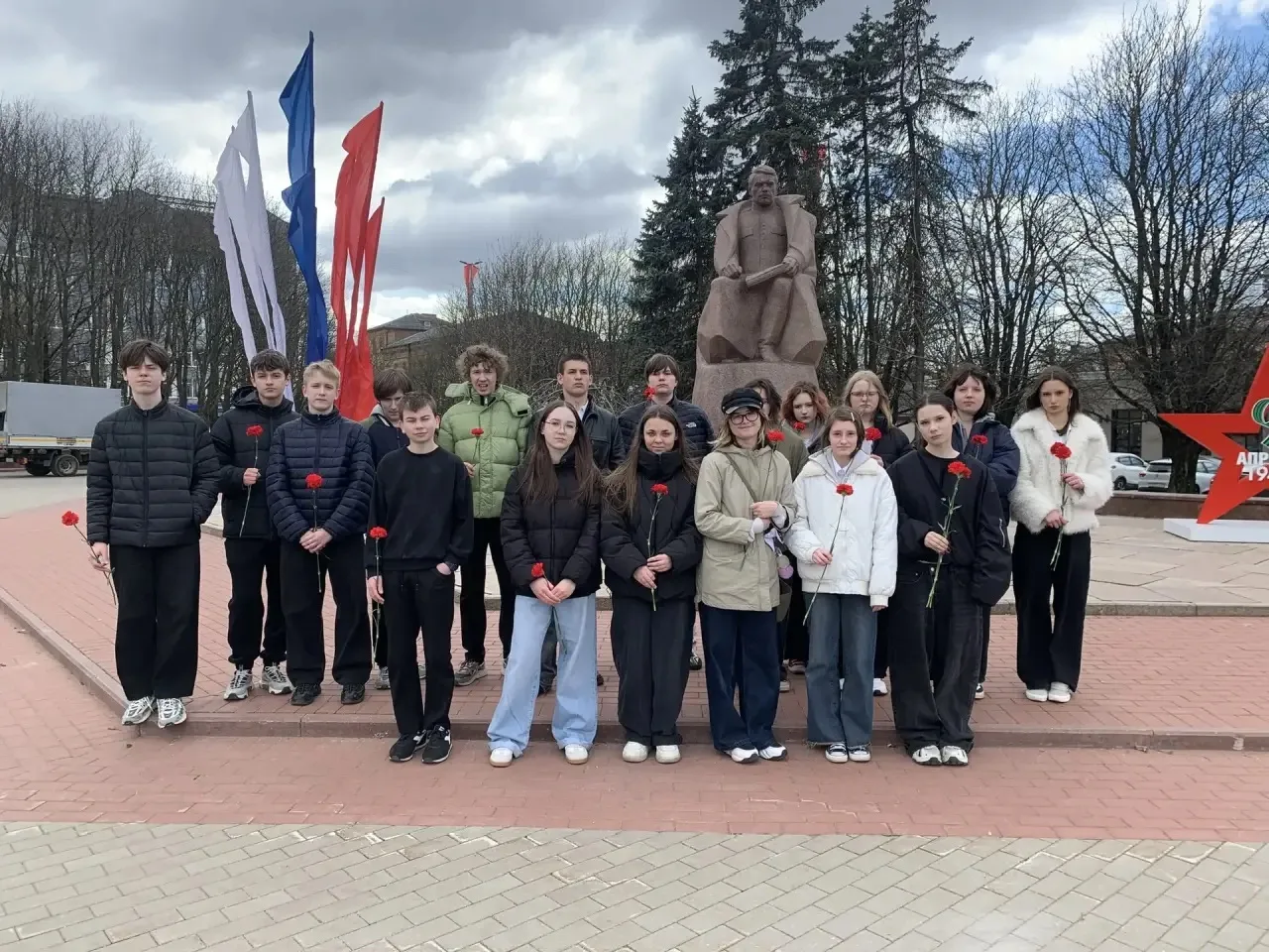 День штурма Кёнигсберга  Обучающиеся нашей школы приняли участие в торжественном возложении цветов к