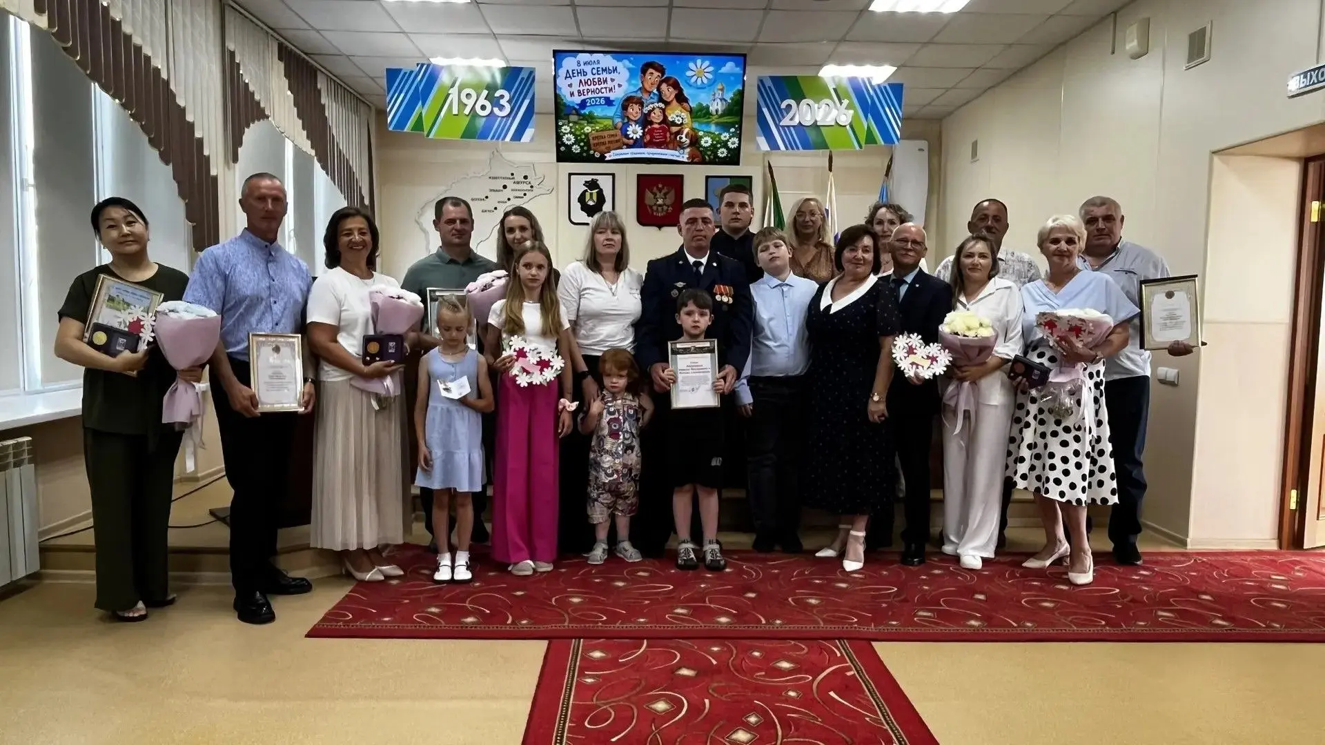 ❤️8 июля прошло торжественное награждение семейных пар Амурского района, в честь Дня се...
