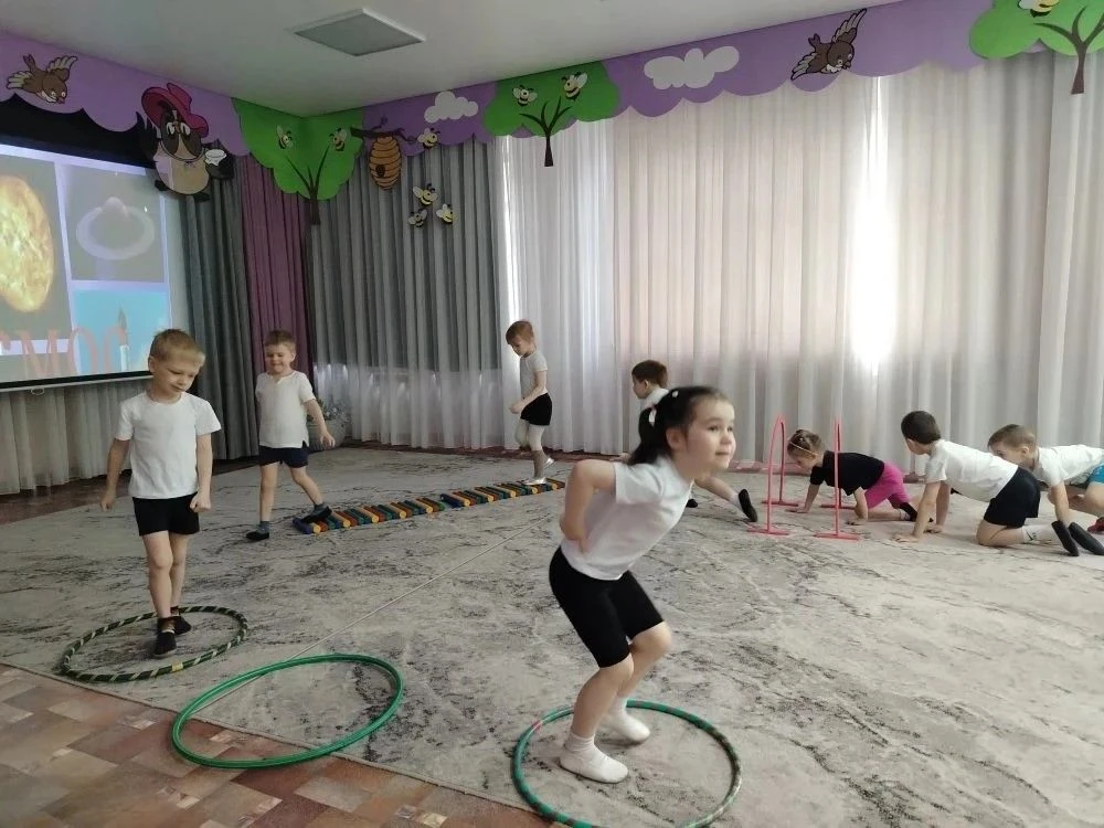 🚀✨ В дошкольном корпусе № 3 прошли спортивные соревнования, посвящённые Дню космонавтики! 💫  Юные по