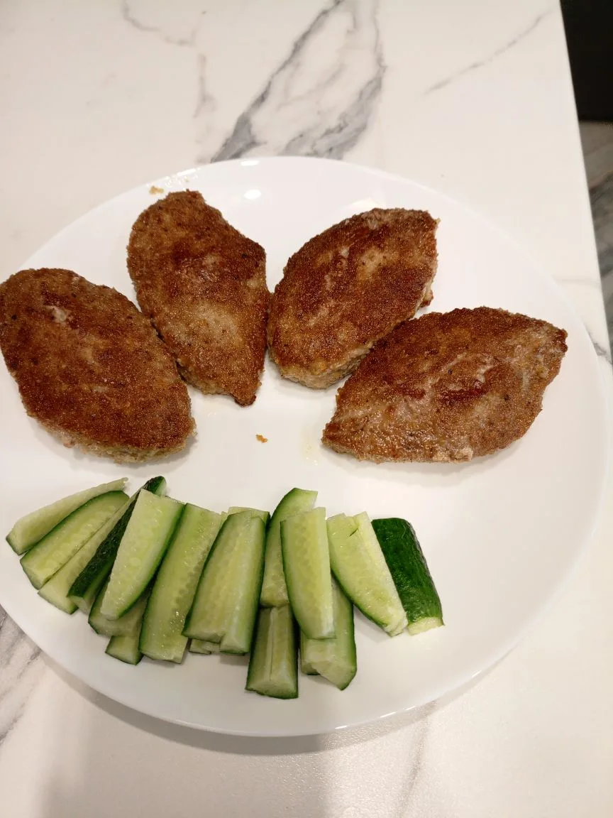 Котлеты Валдайские вкусные. Огурчики Луховицкие хрустящие и сладкие 😋


КОТЛЕТЫ ВАЛДАЙСКИЕ (СВ,КУР,