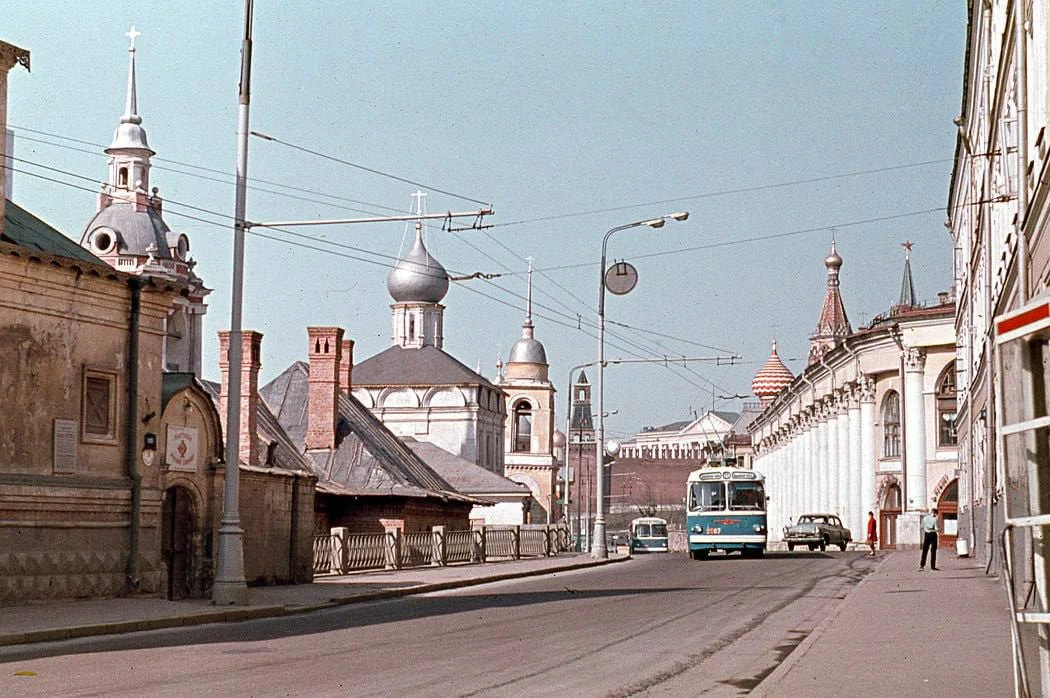 Солнечная улица Разина, 1970