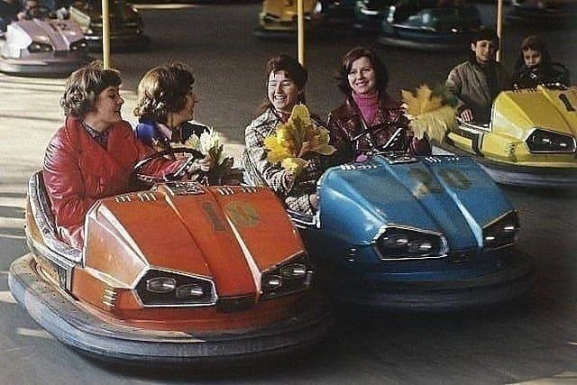 ⚡️ Самый азартный аттракцион детства! Советский «Автодром» за 20 копеек. 🚗⚡️🎡