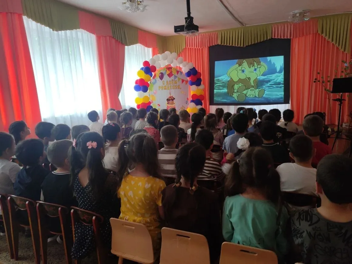В нашем детском саду приобщение детей к ценностям отечественной культуры проходит посре...