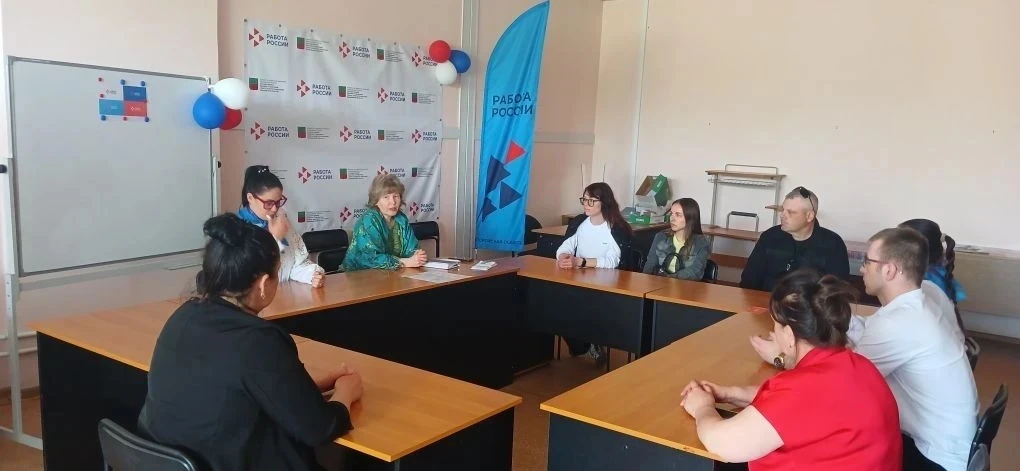 Шаг к новой карьере   👩‍💻 Находящихся в активном поиске работы граждан принял на Дне открытых дверей