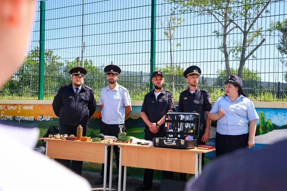 ⚡️ Луганские полицейские провели профилактическое мероприятие для школьников

Сотрудники ГАИ, Экспер