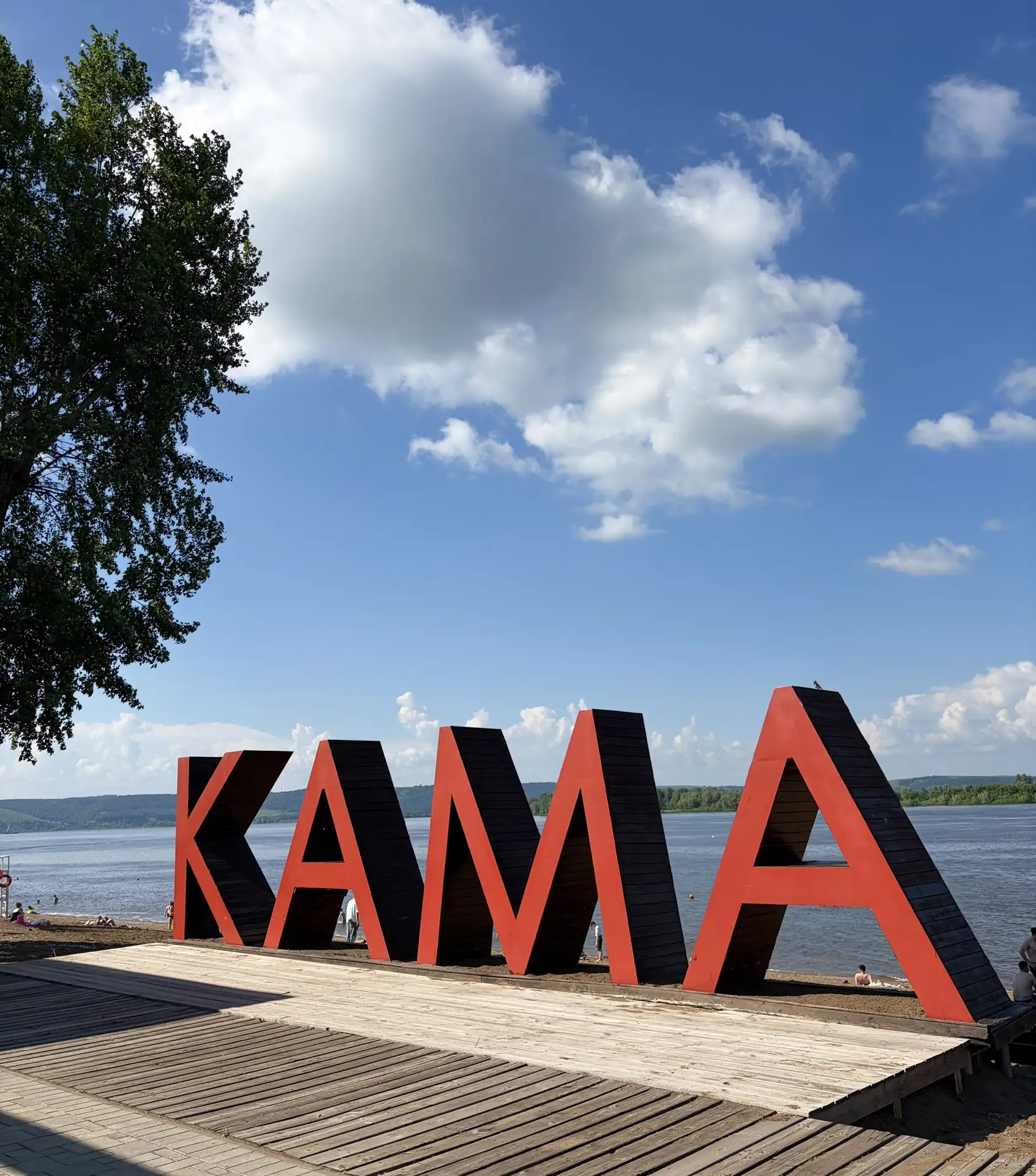 Обстановка на пляже прямо сейчас. Ставьте🔥, если тоже открыли купальный сезон.