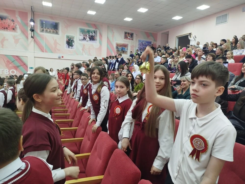 Прозвенел Последний звонок в начальных классах. Яркий, запоминающийся праздник, который...